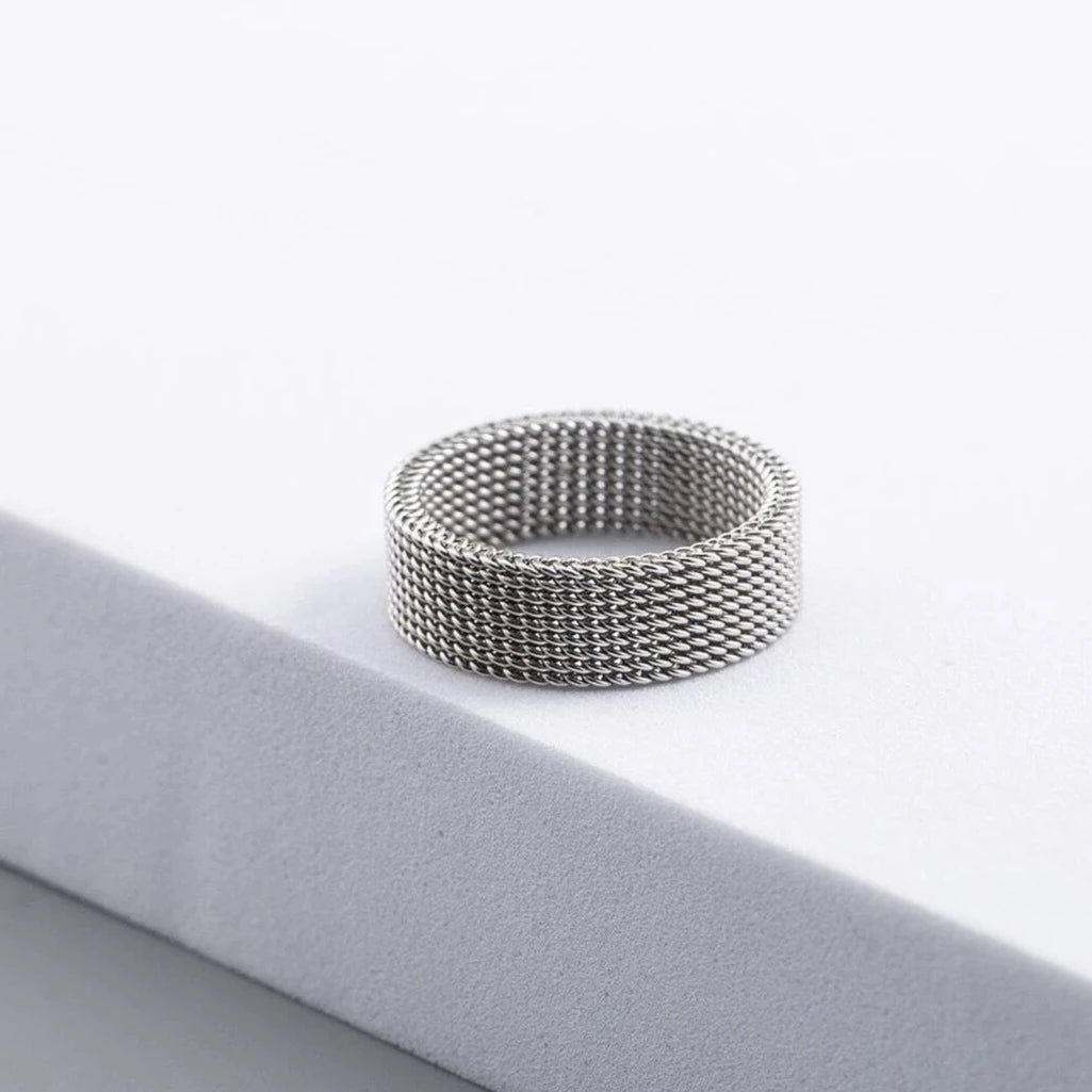 8 MM SILVER-TONE STAINLESS STEEL FLEXIBLE CHAIN RING - IceGlint